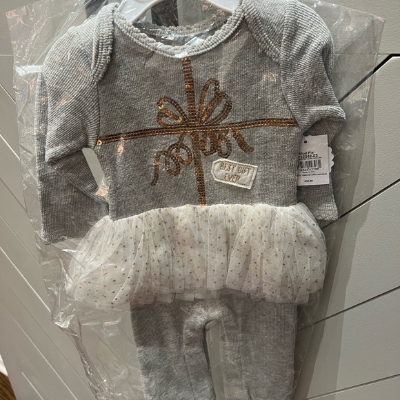 3 Mud Pie outfits, girls 0-3 months thanksgiving and Christmas outfits - Picture 8 of 8